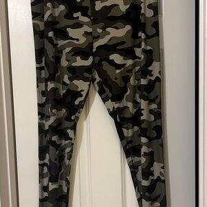 LuLaRoe Camouflage Leggings TC2